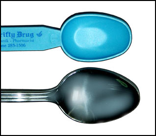 Side by side comparison of accurate dose spoon and typical teaspoon.